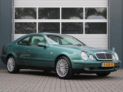tweedehands Mercedes 320 CLK-KLASSE CoupéElegance Clima/Cruise/Radio-CD/Leder/Elek.Kanteldak/Stoelverwarming/Xenon/17"LM.Velgen/Trekhaak