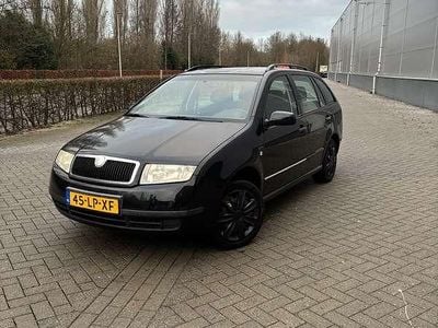 Zwart Gebruikt 2003 Skoda Fabia Stationwagen | € 1.049 (Eerlijke prijs)