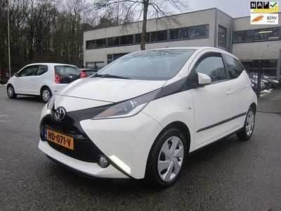 Wit Gebruikt 2015 Toyota Aygo X-play Hatchback | € 6.999 (Goede deal)
