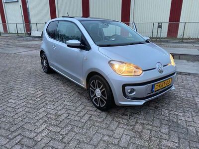 tweedehands VW up! high bleumotion met panorama dak.