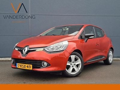 Rood Gebruikt 2012 Renault Clio IV Dynamique Hatchback | € 4.445 (Eerlijke prijs)