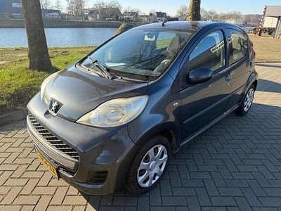 Occasion Peugeot 107 68 PK (50 kW) 2009 Grijs Hatchback