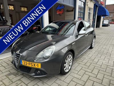 tweedehands Alfa Romeo Giulietta 1.4 T Distinctive CLIMA/APK 04-2025/LEDER