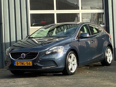 Blauw Gebruikt 2014 Volvo V40 Summum Hatchback | € 11.950 (Eerlijke prijs)