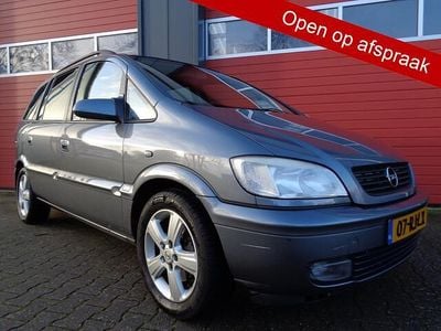 Grijs Gebruikt 2005 Opel Zafira MPV | € 999 (Goede deal)