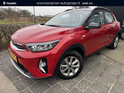 Signal red/black m Occasion 2023 Kia Stonic SUV | € 19.900 (Goede deal)