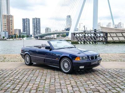 Blauw, metallic lak Occasion 1997 BMW 320 Cabriolet Executive Cabriolet | € 22.500
