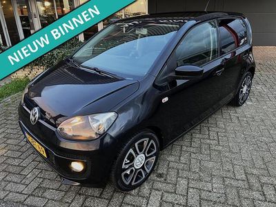 Zwart (metallic) Gebruikt 2013 VW up! high up! Hatchback | € 6.545 (Eerlijke prijs)