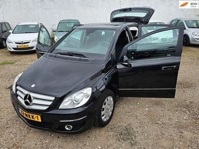 Zwart (metallic) Gebruikt 2009 Mercedes B160 MPV | € 4.999 (Eerlijke prijs)