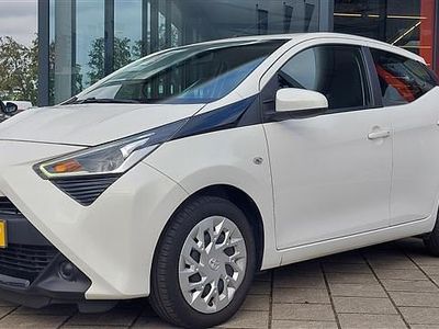 Wit Occasion 2019 Toyota Aygo X-play Hatchback | € 10.299 (Eerlijke prijs)