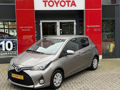Bruin Gebruikt 2015 Toyota Yaris Hatchback | € 10.400 (Eerlijke prijs)