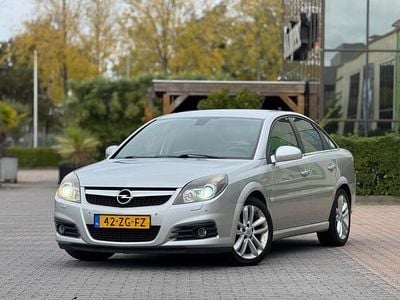 Grijs Occasion 2008 Opel Vectra GTS Excellence Hatchback | € 2.950 (Eerlijke prijs)
