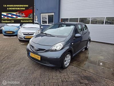 Occasion Toyota Aygo 68 PK (50 kW) 2006 Grijs Hatchback