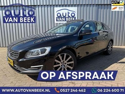 Zwart, metallic lak Gebruikt 2015 Volvo V60 R-Design Stationwagen | € 6.950 (Eerlijke prijs)