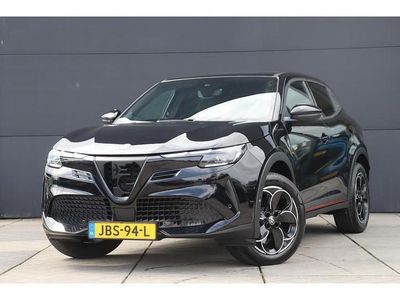 Zwart Occasion 2025 Alfa Romeo Junior Edizione Speciale SUV | € 34.745 (Iets duurder)