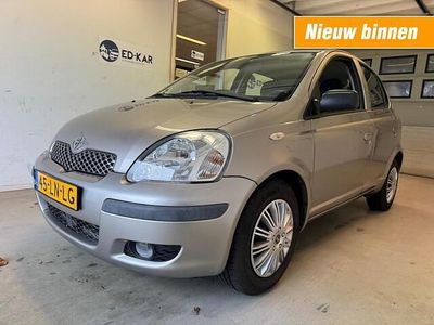 Grijs (metallic) Gebruikt 2003 Toyota Yaris Luna Hatchback | € 2.595 (Eerlijke prijs)