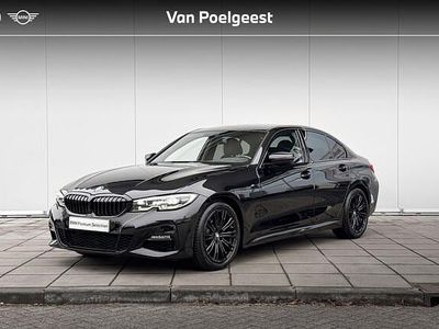 Zwart (metallic) Occasion 2021 BMW 318 Executive Sedan | € 33.400 (Eerlijke prijs)