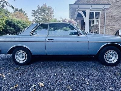Blauw Gebruikt 1981 Mercedes 230 Coupé | € 15.000
