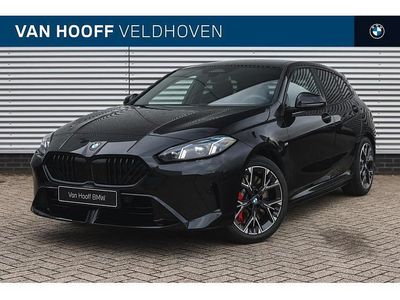 Zwart Nieuw 2025 BMW 120 Comfort Edition Hatchback | € 52.293 (Eerlijke prijs)