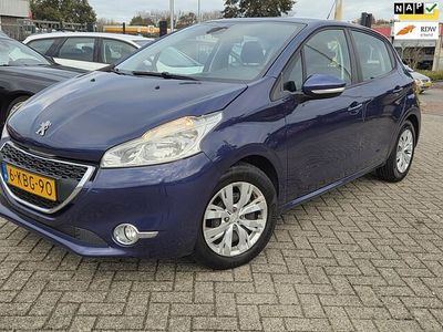 Blauw Gebruikt 2013 Peugeot 208 Envy Hatchback | € 5.950 (Eerlijke prijs)