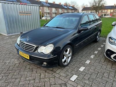 Zwart (metallic) Occasion 2004 Mercedes C180 Elegance Stationwagen | € 1.100 (Goede deal)