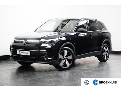 Zwart Gebruikt 2024 VW Tiguan Life SUV | € 45.795 (Eerlijke prijs)