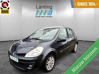 Grijs Gebruikt 2009 Renault Clio II Dynamique Hatchback | € 1.695 (Eerlijke prijs)