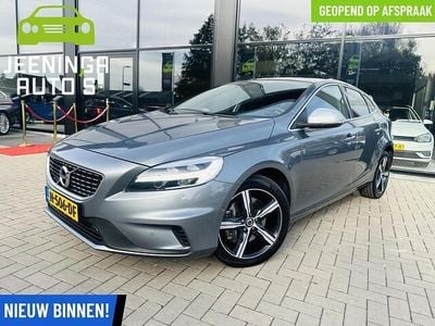 Grijs (metallic) Gebruikt 2020 Volvo V40 R-Design Hatchback | € 18.900 (Iets duurder)