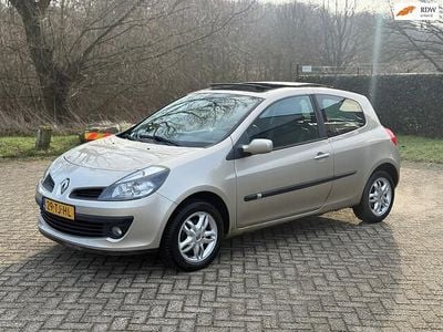 Beige Occasion 2006 Renault Clio II Exception Hatchback | € 1.999 (Goede deal)