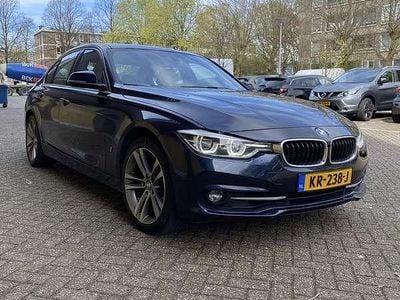 Blauw Occasion 2016 BMW 330e iPerformance Sedan | € 19.000 (Eerlijke prijs)