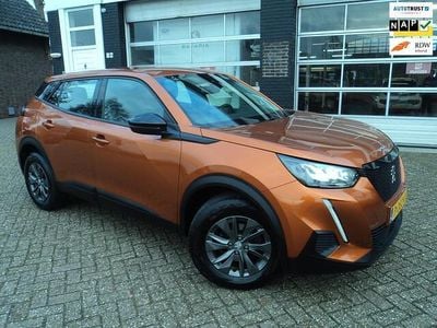 Oranje (metallic) Gebruikt 2022 Peugeot 2008 Active SUV | € 15.950 (Goede deal)