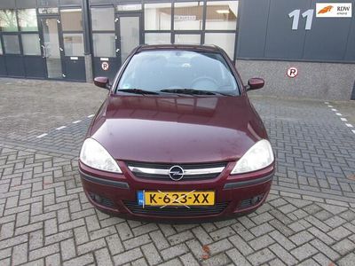 Rood (metallic) Gebruikt 2003 Opel Corsa Elegance Hatchback | € 1.650 (Eerlijke prijs)