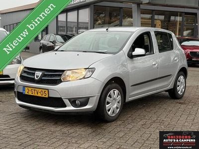 Grijs (metallic) Occasion 2013 Dacia Sandero Lauréate Hatchback | € 4.950 (Goede deal)