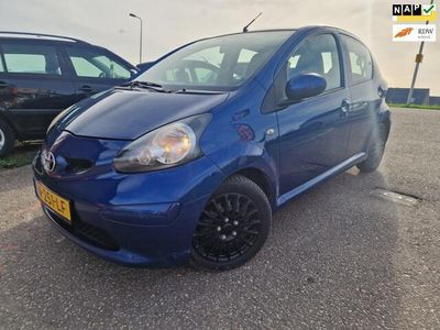 tweedehands Toyota Aygo 1.0-12V/2e eigenaar/airco /nieuwe apk/elektrische ramen/centrale deurvergrendeling/rijd schakelt goed /inruilen is mog