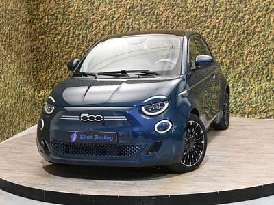 Blauw (metallic) Gebruikt 2020 Fiat 500e Passion Hatchback | € 18.950 (Eerlijke prijs)