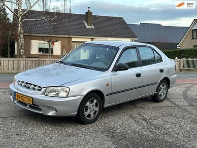 Occasion Hyundai Accent 90 PK (66 kW) 2001 Grijs Hatchback