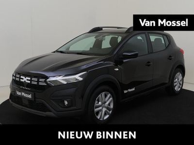 Zwart Gebruikt 2024 Dacia Sandero Expression Hatchback | € 19.640 (Eerlijke prijs)