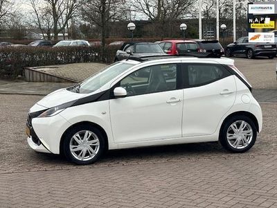 tweedehands Toyota Aygo 1.0 VVT-i x-wave,bj.2015,kleur:wit,5 deurs,airco,s