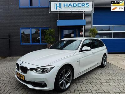 Wit Gebruikt 2017 BMW 318 Executive Stationwagen | € 12.945 (Eerlijke prijs)