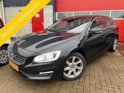 tweedehands Volvo V60 1.6 T3 Momentum AUTOMAAT / TREKHAAK / CLIMA / PDC