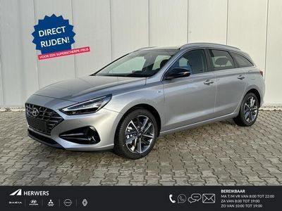 tweedehands Hyundai i30 Wagon 1.5 T-GDi MHEV Premium / Navigatie / Cruise control / Airco automatisch / Keyless entry / Achteruitrijcamera / parkeersensoren voor-achter / Licht-regen sensor /