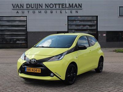 Geel Occasion 2017 Toyota Aygo X-cite Hatchback | € 9.950 (Eerlijke prijs)