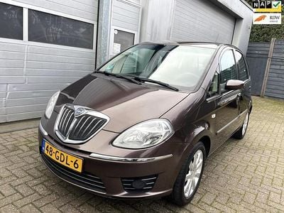 Bruin (metallic) Gebruikt 2008 Lancia Musa MPV | € 1.595 (Goede deal)