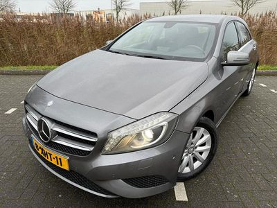 Grijs (metallic) Gebruikt 2014 Mercedes A180 Ambition Hatchback | € 10.950 (Goede deal)