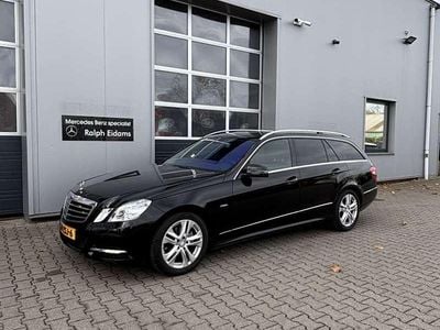 Zwart (metallic) Gebruikt 2012 Mercedes E200 Stationwagen | € 10.950 (Eerlijke prijs)