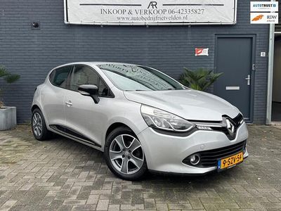 Grijs (metallic) Gebruikt 2014 Renault Clio IV Expression Hatchback | € 6.995 (Eerlijke prijs)