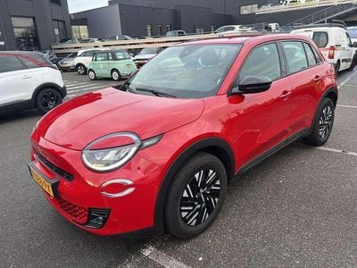 Rood Occasion 2024 Fiat 600E Red SUV | € 23.400 (Eerlijke prijs)