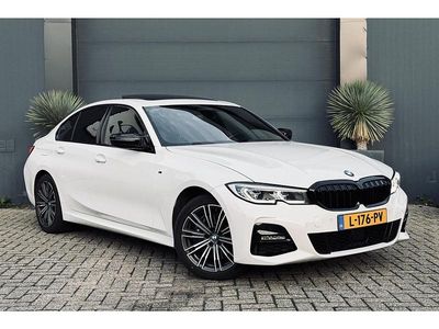 Wit Occasion 2020 BMW 330 Executive Sedan | € 33.450 (Iets duurder)