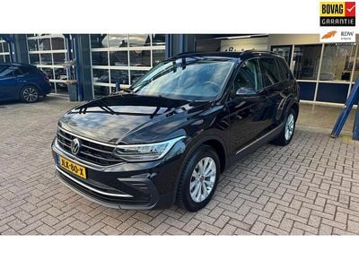 Zwart Occasion 2023 VW Tiguan Business+ SUV | € 28.000