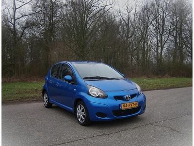 Occasion Toyota Aygo Comfort 68 PK (50 kW) 2011 Blauw (metallic) Hatchback
